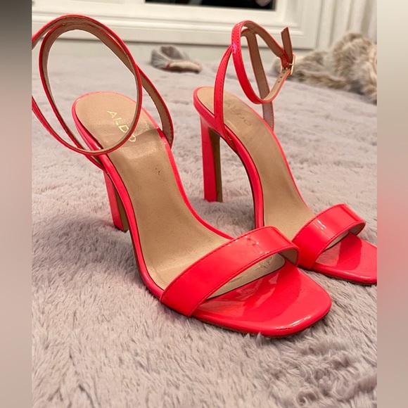 Hot pink/coral scrappy heels - Picture 1 of 4